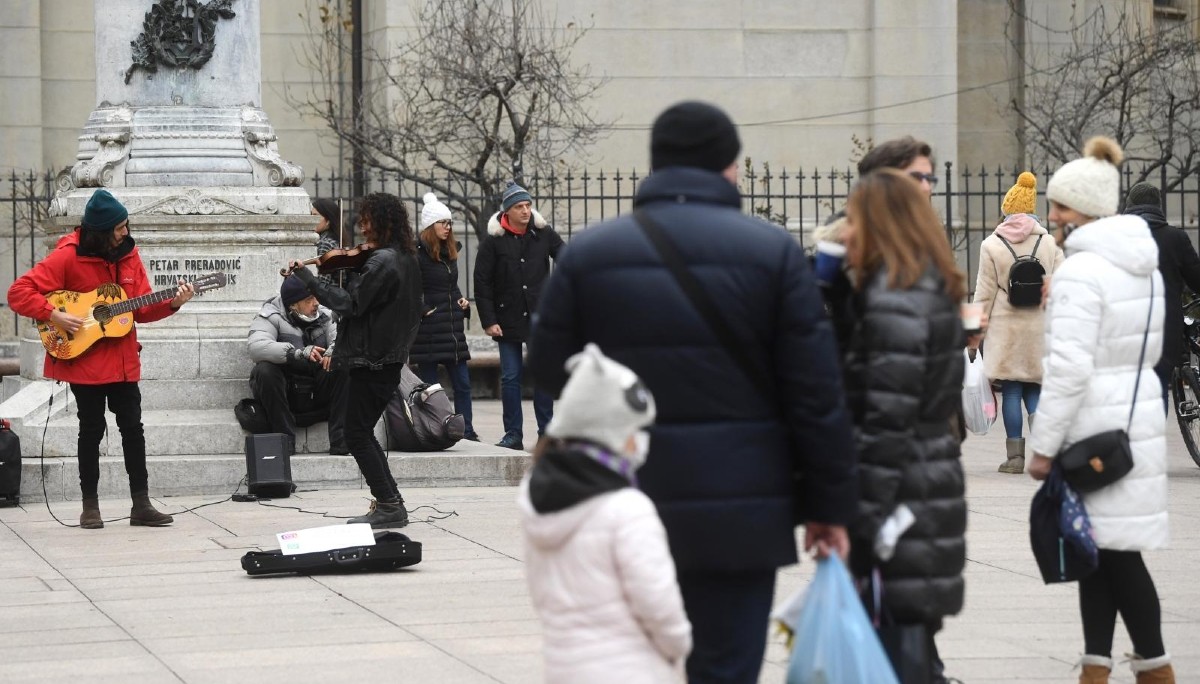 Na Cvjetnom trgu u Zagrebu došlo do spontane zabave, nisu je zaustavili ni redari