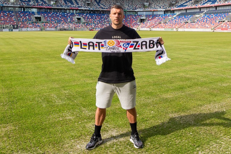 Podolski osvojio Kup i rekao: "Sada kupujem ostatak." Želi biti jedini vlasnik kluba