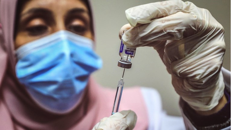 Čini se da cijepljenje odraslih štiti i necijepljene oko njih, kaže studija