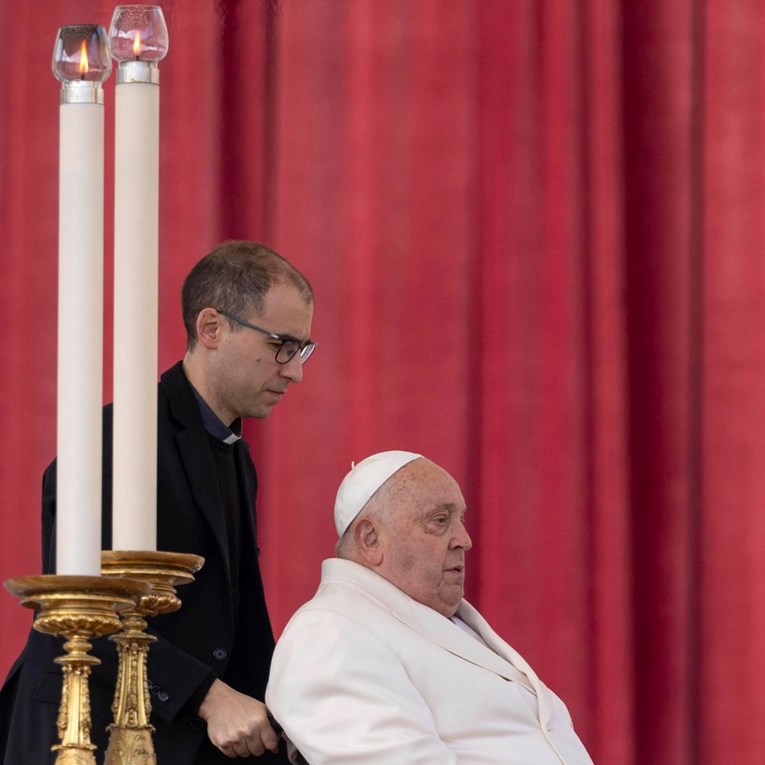 Vatikan: Papa se dobro odmorio tijekom noći