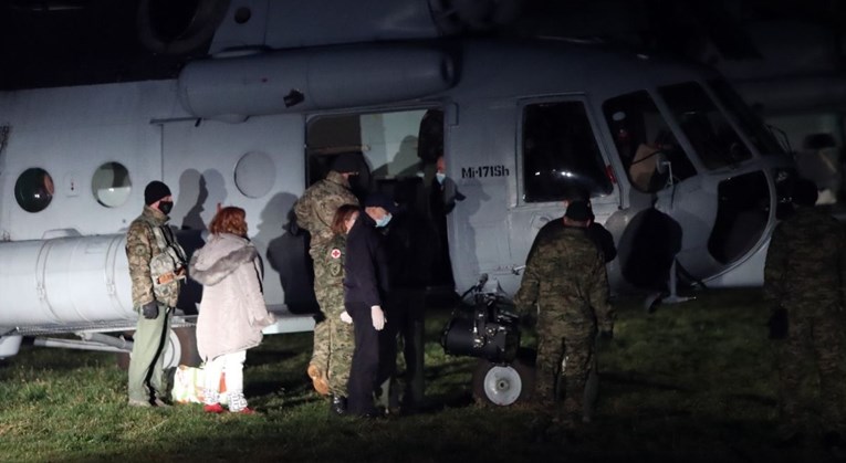 Helikopterima iz Petrinje evakuirani štićenici domova za starije i teški bolesnici