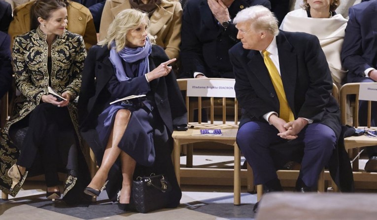 Trump koristi fotografiju s Jill Biden iz Notre-Damea za promociju svog parfema