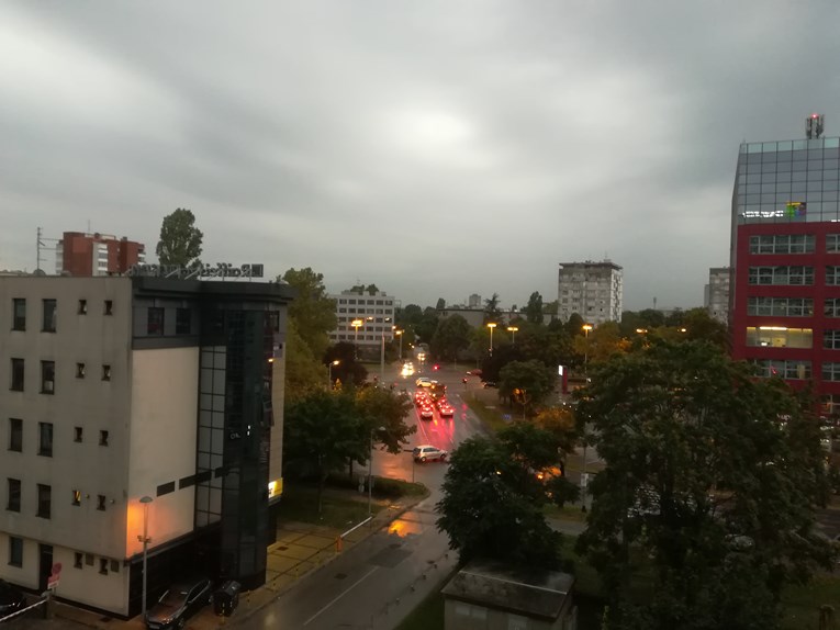 FOTO Grmljavina i kiša u Zagrebu