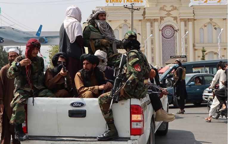 Žestoke borbe u Afganistanu, talibani snažno napali pobunjenike