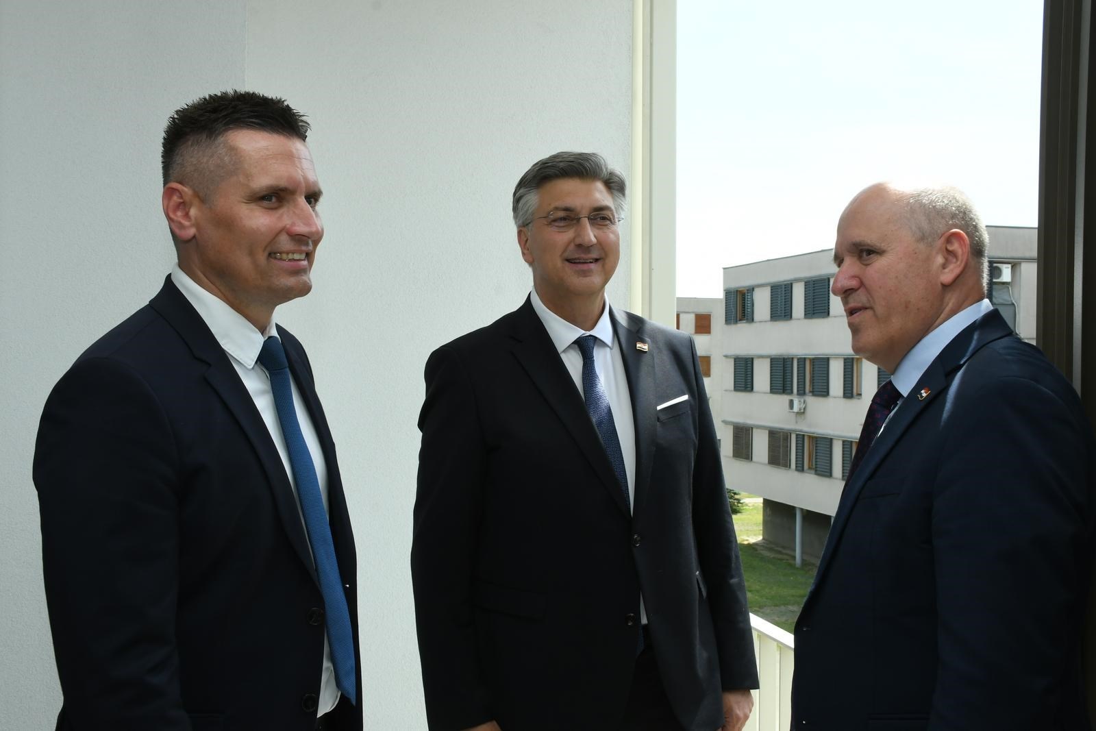 Plenković u Sisku s novim HDZ-ovim gradonačelnikom: Zajedno ćemo raditi na razvoju
