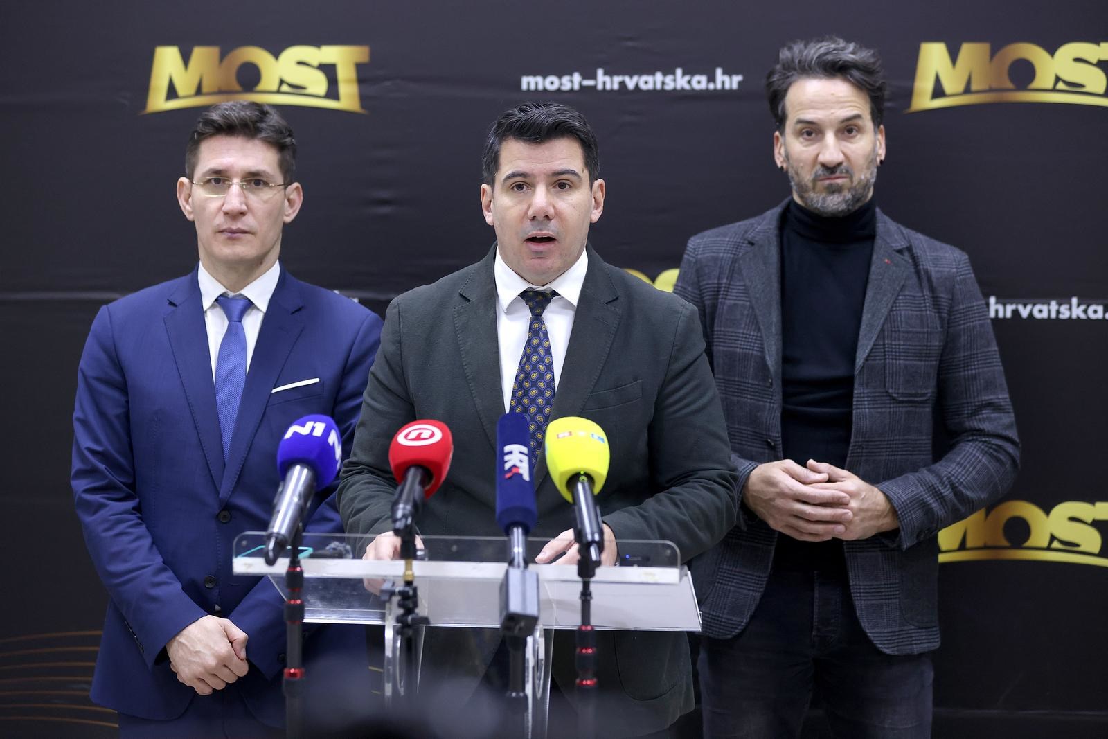 Most pokreće izmjene Ustava: "Neki kafići već danas ne primaju gotovinu"