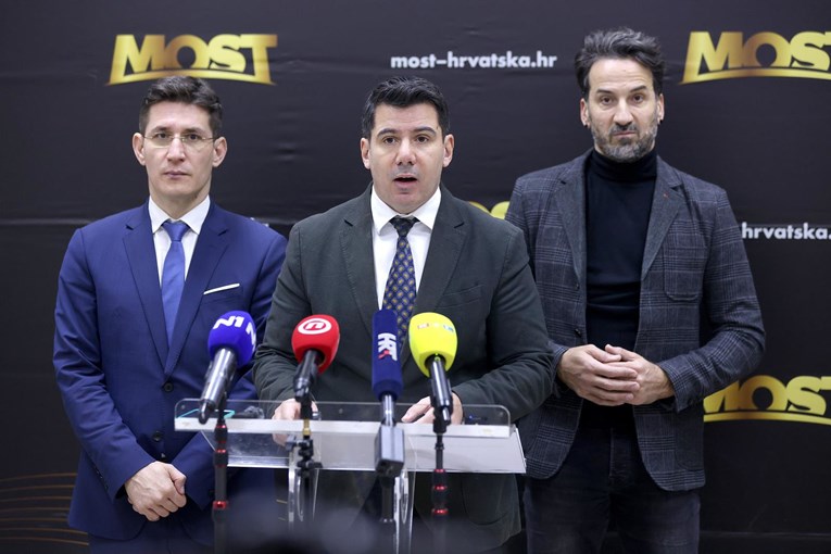 Most pokreće izmjene Ustava: "Neki kafići već danas ne primaju gotovinu"