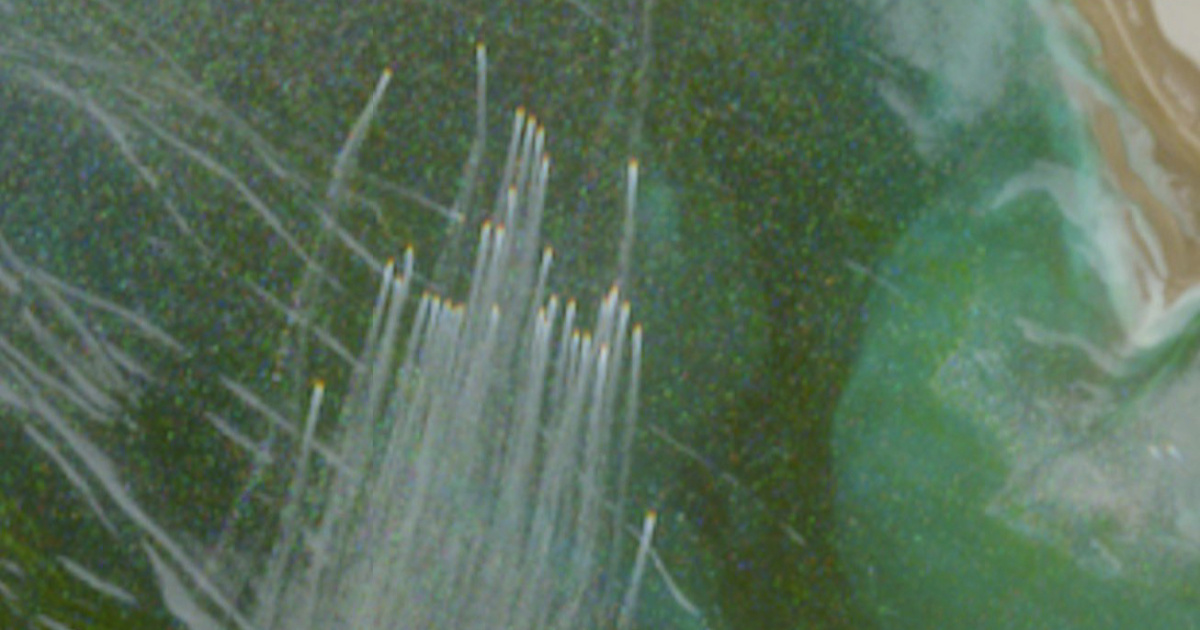 Ovo je satelitska snimka "roja" brzih iranskih ratnih čamaca kod Hormuza