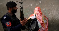 U Pakistanu ubijena djevojka (18). Seoski starješine pozvali na njenu smrt zbog fotke