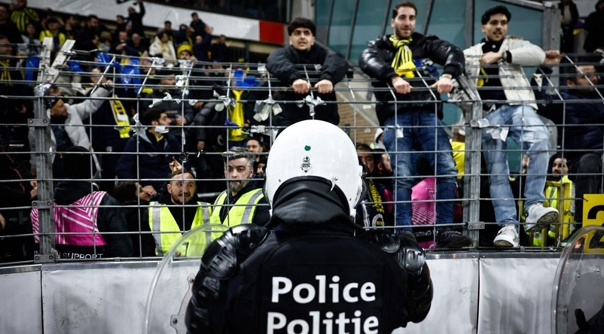 VIDEO Tučnjava, nacistički pozdravi, prekidi i nevjerojatan kiks Livakovićeve zamjene