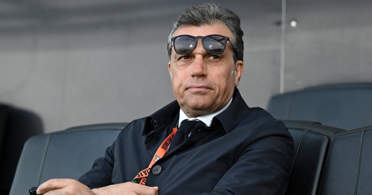 Tudora s tribina gledao bivši šef