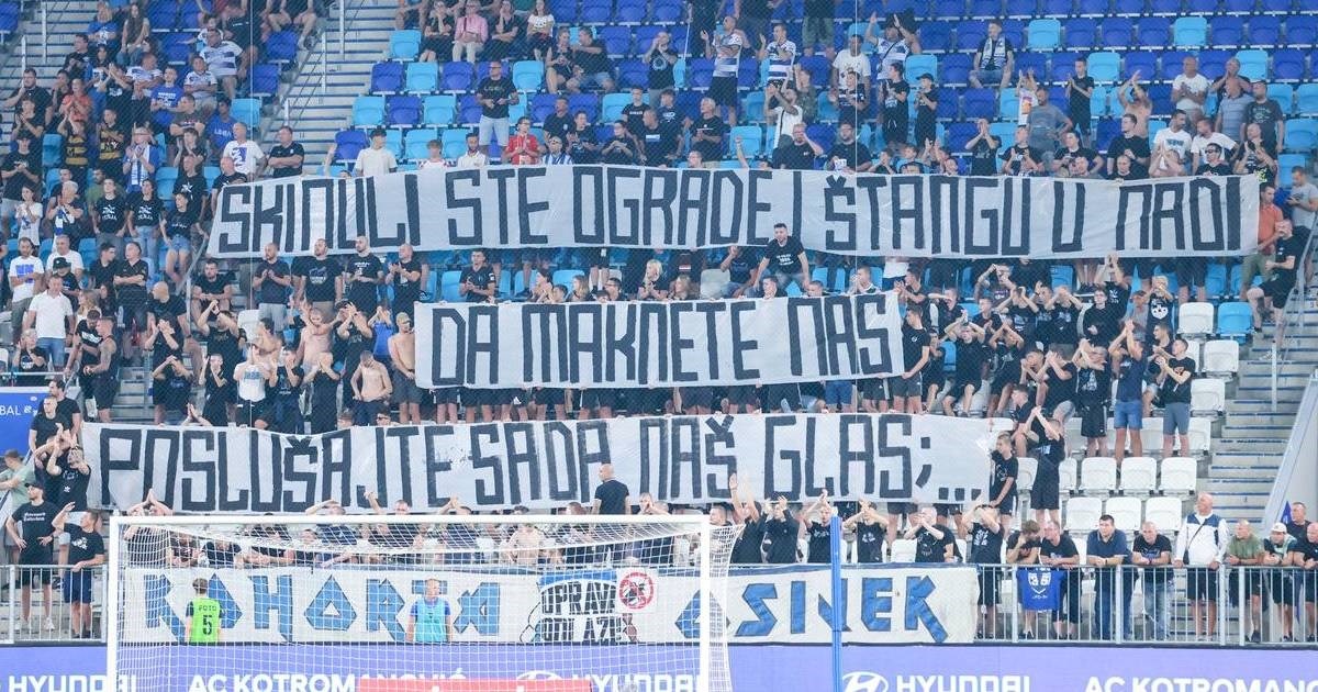 Pogledajte transparent Kohorte na utakmici Osijeka i Dinama