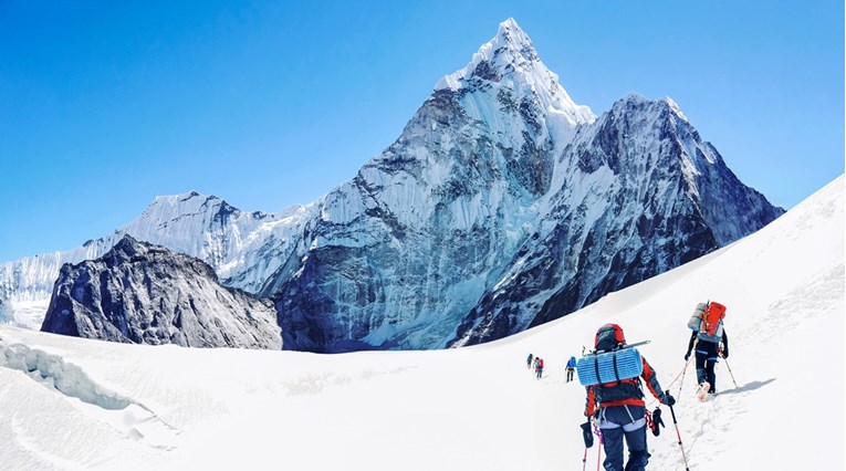 Znanstvenici: Mount Everest se ne prestaje uzdizati, svake godine je sve viši