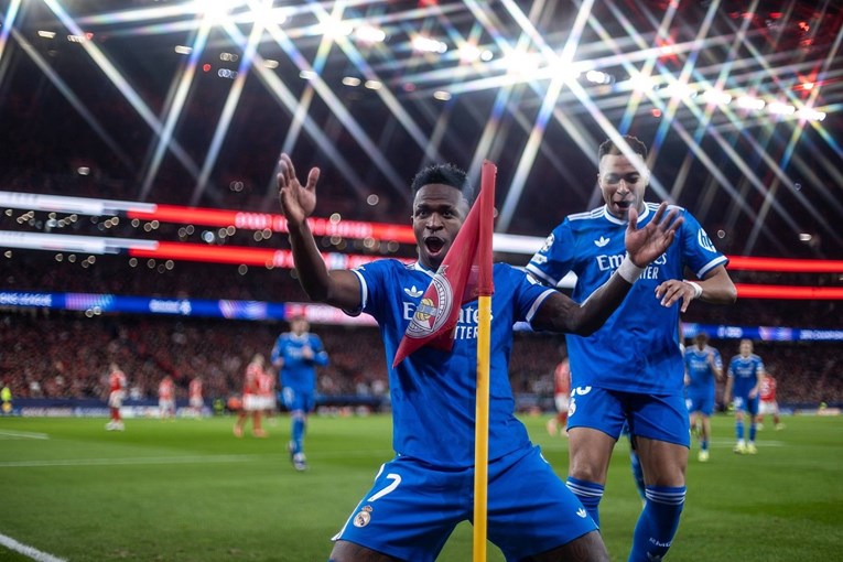 VIDEO Vinicius je plesao oko zastavice, okolo su letjele boce. Tako je počeo skandal