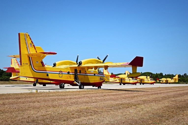 Hrvatski kanaderi upućeni u BiH u pomoć pri gašenju velikih požara