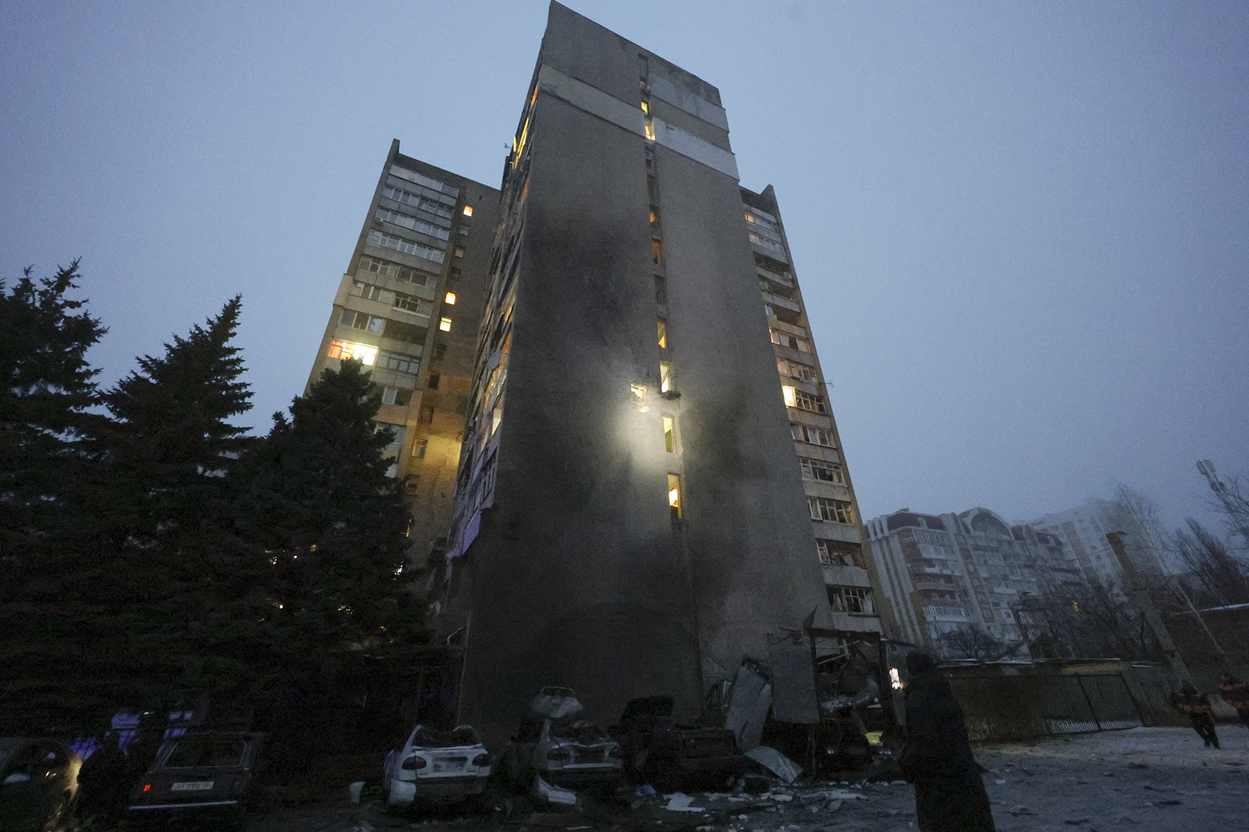 U Harkivu pogođena stambena peterokatnica, dvije osobe poginule