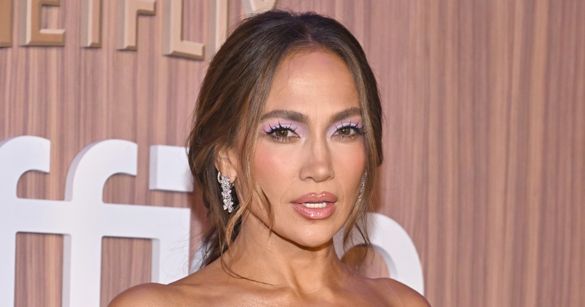 Jennifer Lopez se pojavila u dekoltiranoj haljini, ljudi: "Mora pokazati nove cure"