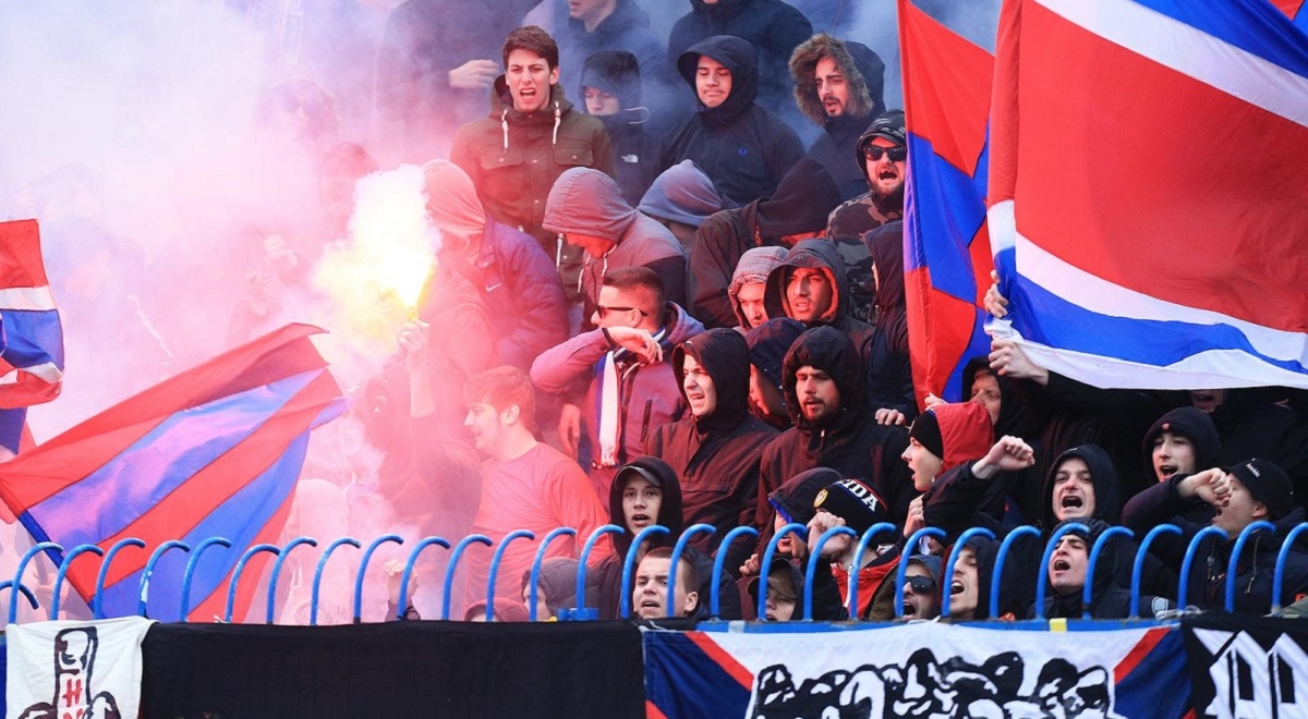 Hajduk zbog baklji i vrijeđanja Nenada Bjelice kažnjen zatvaranjem sjeverne tribine