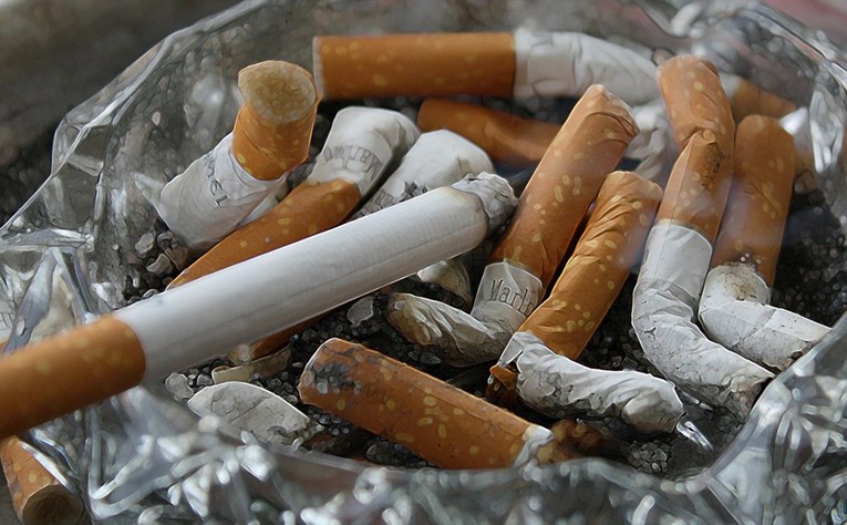 Cigarete su štetne čak i kada su ugašene, emitiraju štetne tvari u svakom trenutku