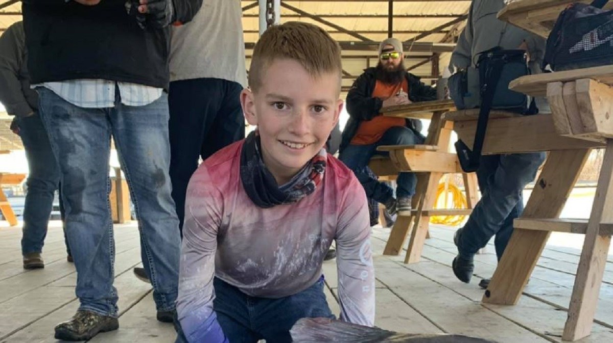 12-godišnjak uhvatio rekordnog soma koji je težak skoro poput njega