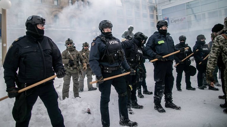 Prosvjedi u Kanadi: Policija uhitila 170 osoba, koristila suzavac i šok-bombe