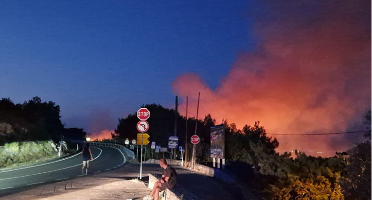 Izbio požar kod Plomina, vjetar otežava gašenje vatrogascima