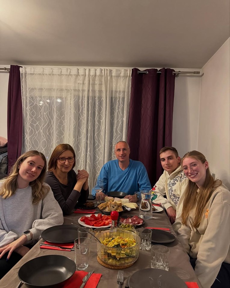 Supruga splitskog gradonačelnika podijelila obiteljsku fotku: "Svi Puljci na okupu"