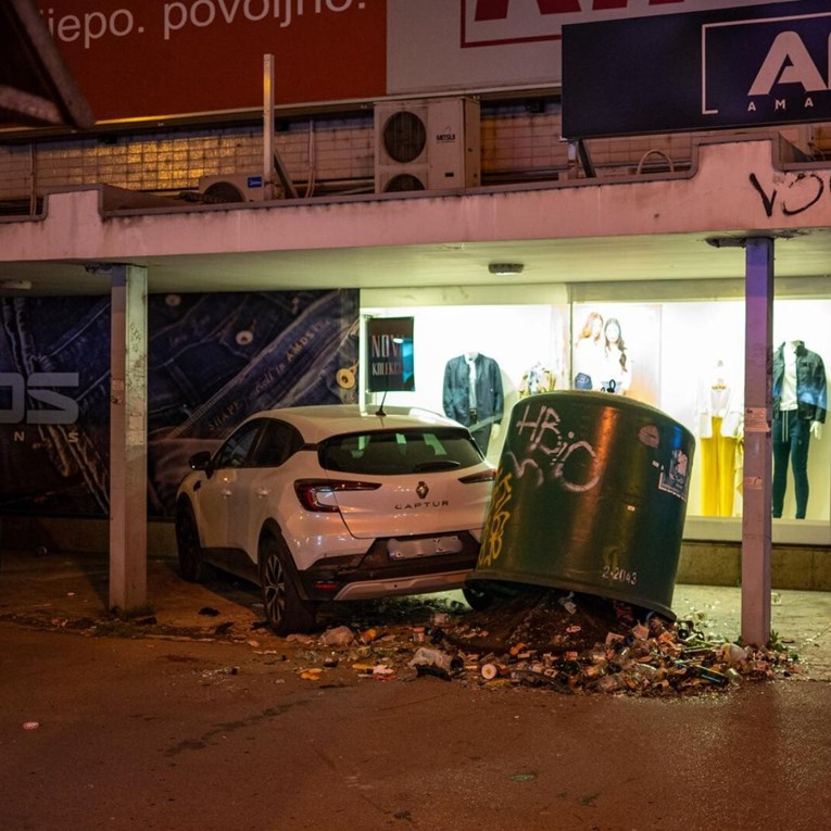 FOTO U Zagrebu autom naletio na drugi auto i pješaka