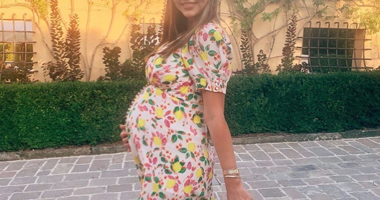 Slavna mama objavila rijetku fotografiju trudničkog trbuščića