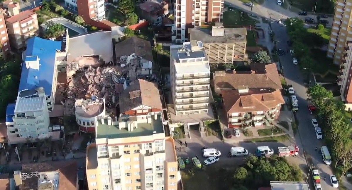 VIDEO Tijekom radova se urušio hotel Dubrovnik u Argentini. Traga se za preživjelima