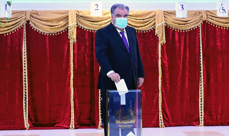 Tadžikistan ponovo izabrao istog predsjednika, na vlasti je od 1992. godine