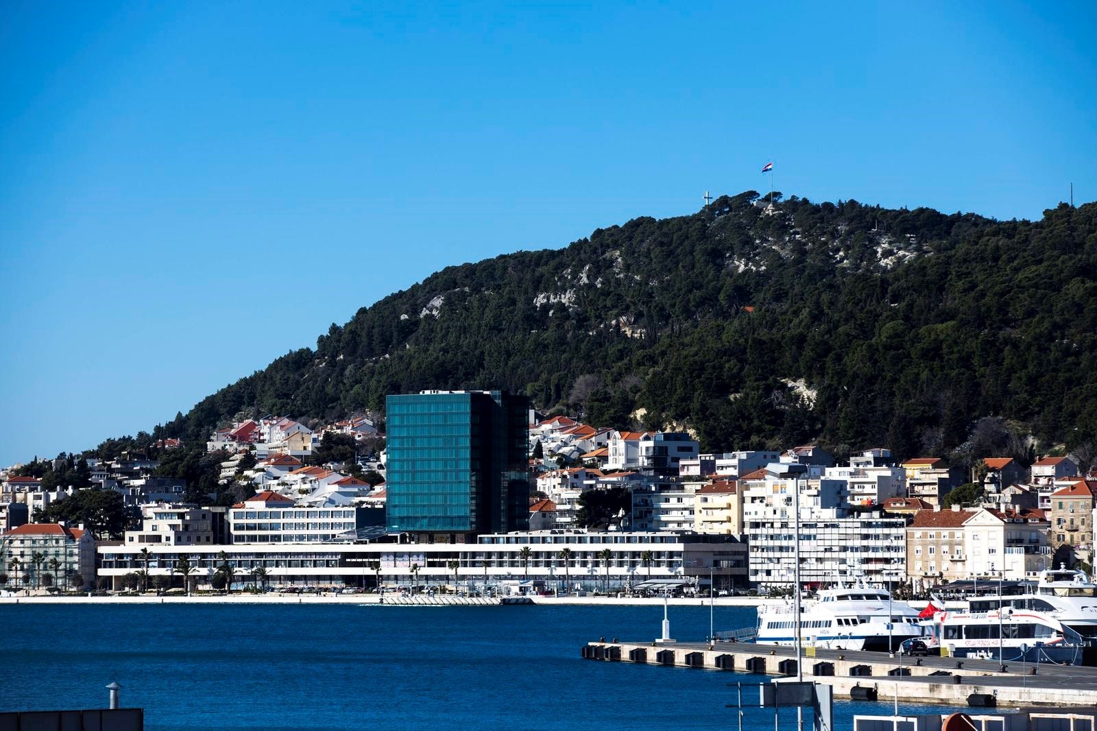 Turistički brod udario u splitsku Zapadnu obalu i potonuo, svi putnici evakuirani