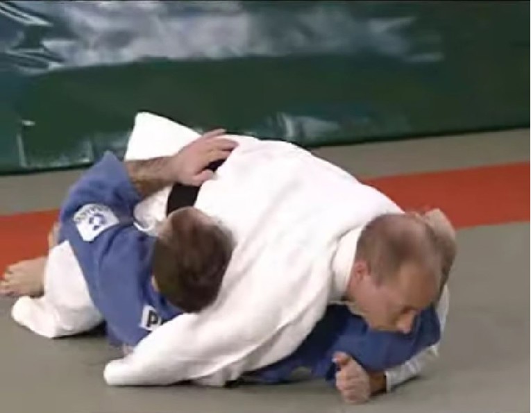 Putin se toliko ponosio svojom vještinom da se snimao. Sad je ostao bez titule
