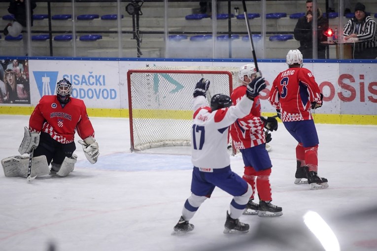 Slovenija razbila Hrvatsku u hokeju. Hrvati primili 16 golova u dvije utakmice