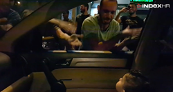Prosvjednici uglas pjevali "Baby Shark" bebi u automobilu, snimka je hit