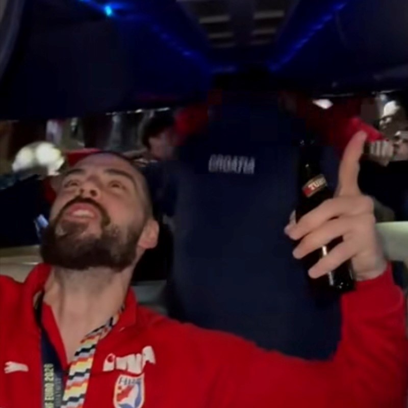 VIDEO Rukometaši u autobusu pjevali Thompsonovu pjesmu: "Kad zapjevam Partija mi sudi"