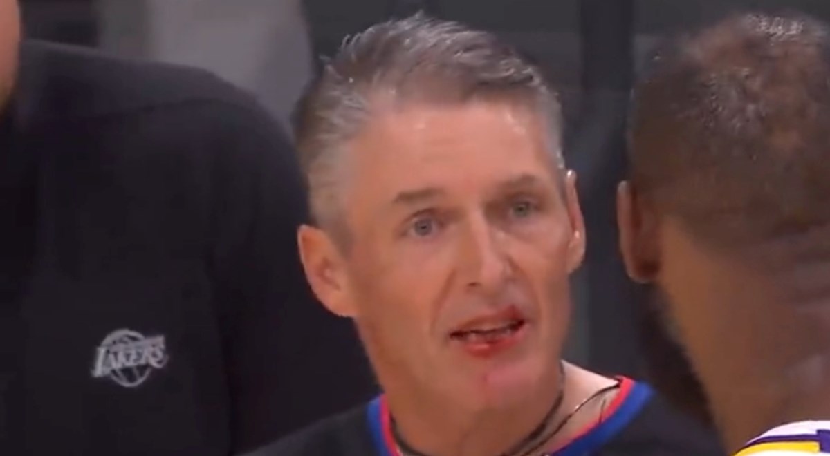 VIDEO LeBron slučajno sucu razbio usnicu: "Čekao si na to 25 godina"