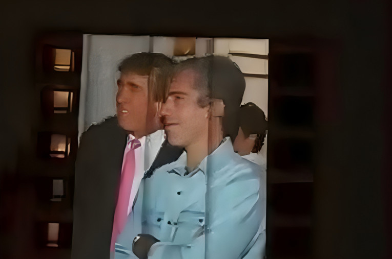 Netko je projicirao video o Trumpu i Epsteinu na zgradu u Washingtonu
