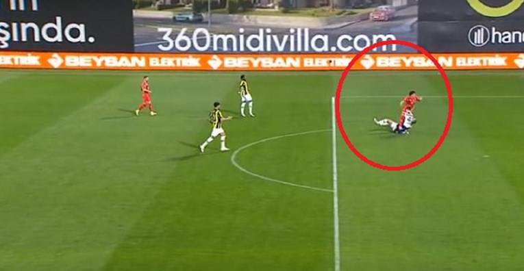 Bijes zbog Livakovića. Navijači Fenera sucu zbog ovoga prijete smrću