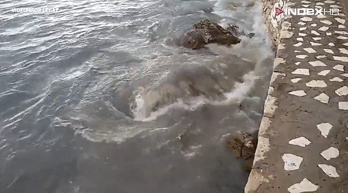 Pogledajte izlijevanje otpadnih voda u dubrovačko more. Aktivist: To su fekalije