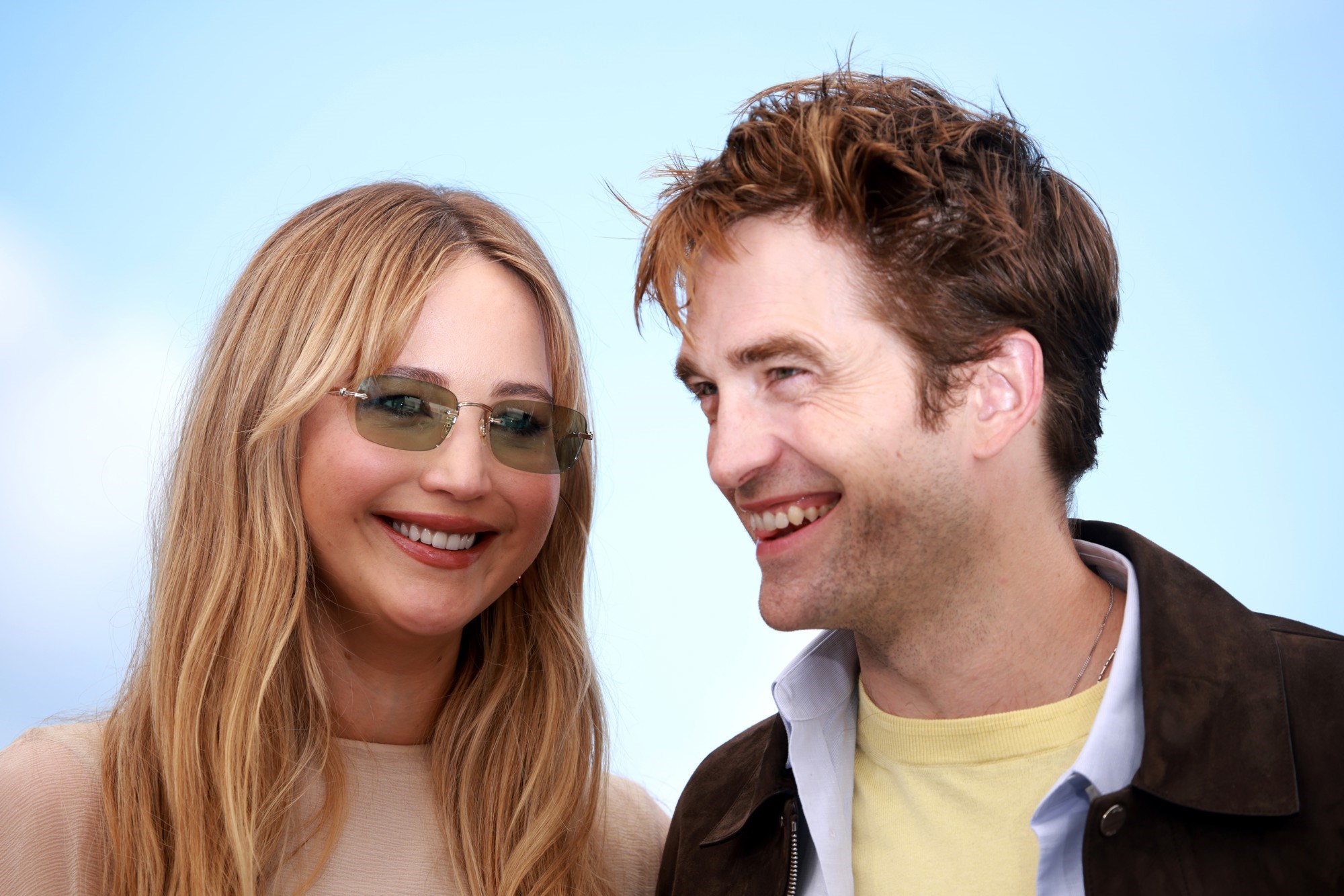 Jennifer Lawrence ugostila Roberta Pattinsona pa mu dala hranu iz smeća
