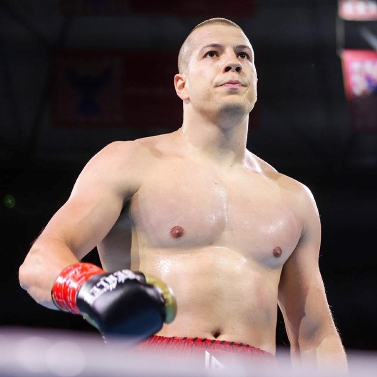 Hrvatski "Topnik" pobijedio tehničkim nokautom u profesionalnom debiju