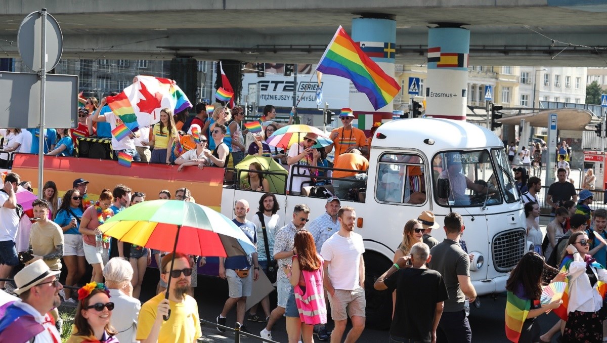 Tisuće Ukrajinaca na LGBT+ prideu u Varšavi: "Rusija nam je oduzela povorku"