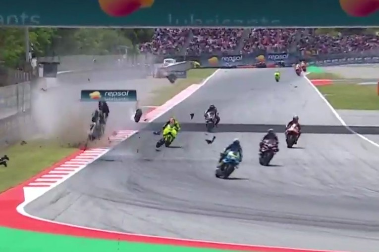 VIDEO Prekinuta utrka MotoGP-ja nakon strašne nesreće. U boksu su se hvatali za glavu