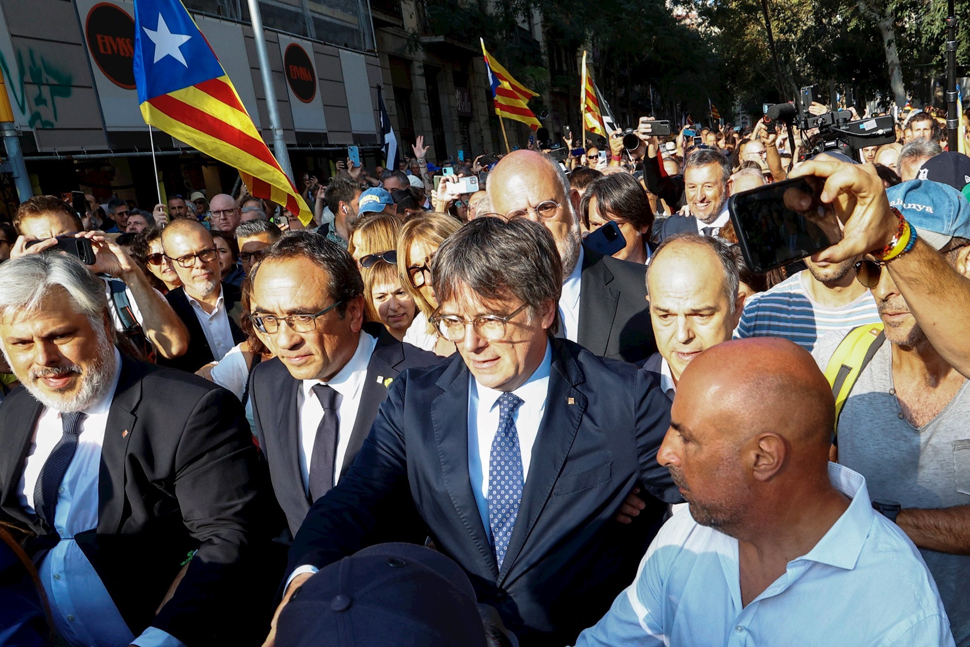 Puigdemont se nakon 7 godina pojavio u Barceloni pa samo nestao. Uhićen policajac