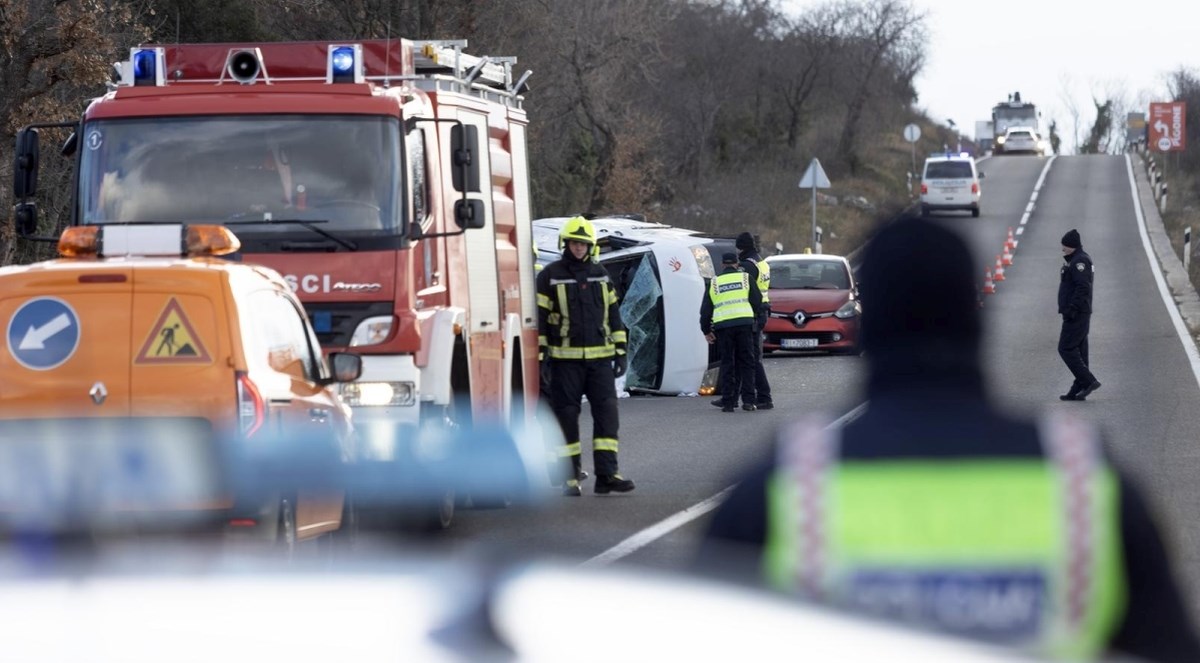 Nepropisno pretjecao i zabio se u kombi kod Novog Vinodolskog. Poginuli mladići