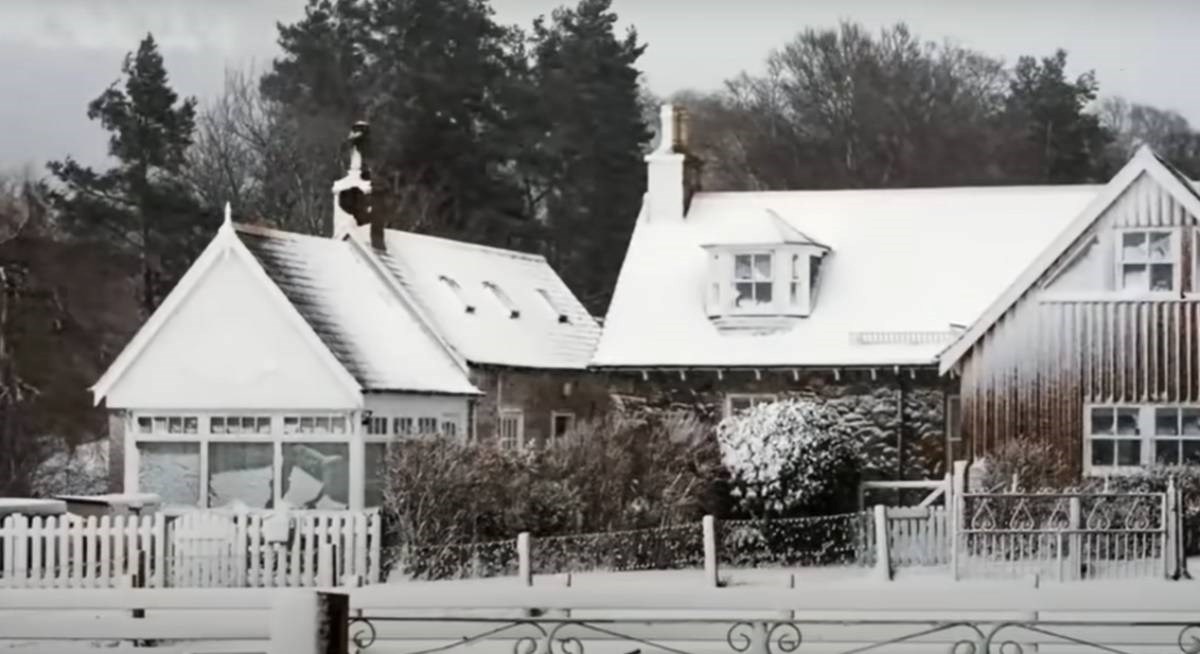 VIDEO Oluja Arwen pogodila Britaniju: Na dva muškarca palo drvo, poginuli su