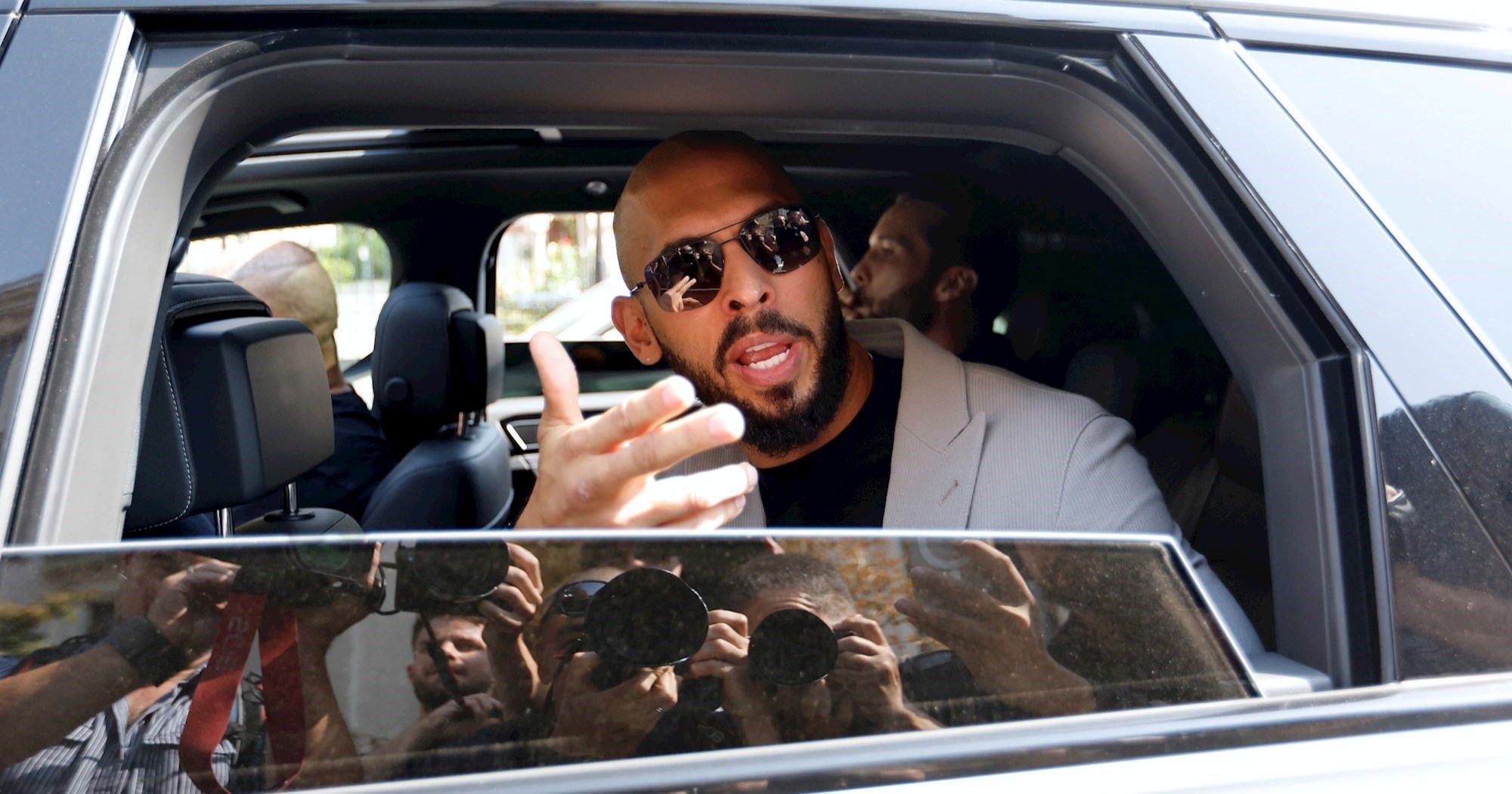 Britanska zastupnica: Braća Tate napala su me na internetu, moramo im stati na kraj