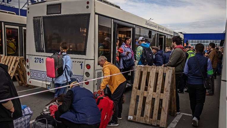 Ukrajina: Novi UN-ov konvoj za evakuaciju civila ide prema Azovstalu