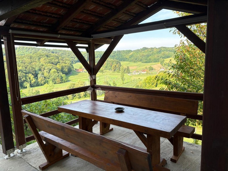 Vikendica u blizini Zagreba s ogromnom okućnicom prodaje se za 33.000 eura